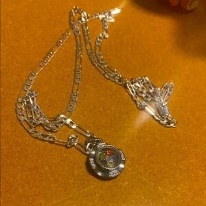 Chic Silver Pendant Necklace